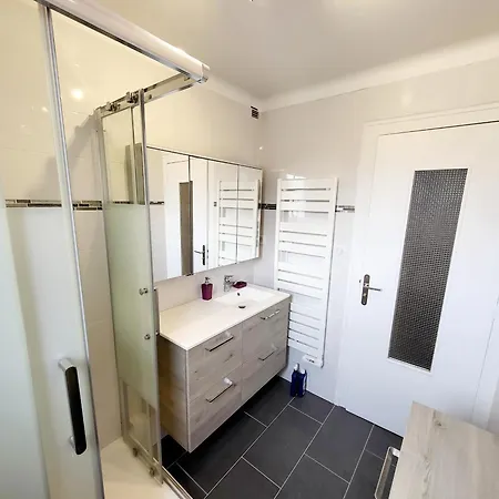 Apartment T2 Moderne Avec Parking, Proche Et Commerces - D'olonne - Fr-1-92-936 *