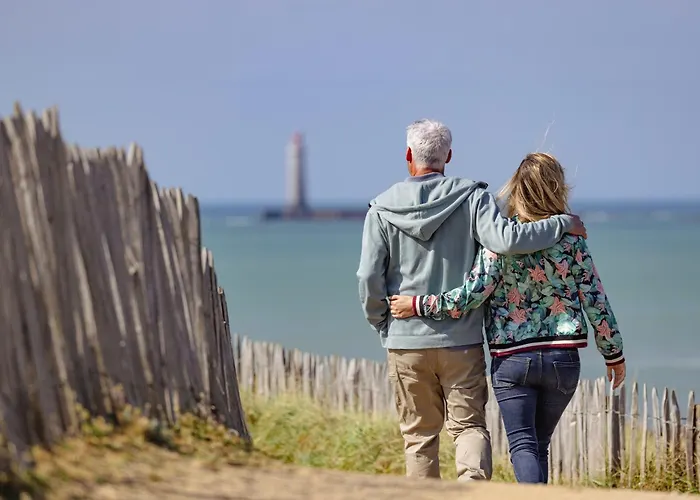 T2 Moderne Avec Parking, Proche Et Commerces - D'olonne - Fr-1-92-936 * 莱萨布勒-多洛讷